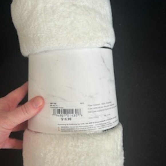 Eden Studios Quality Plush Velvet Throw - NWT - Picture 2 of 2